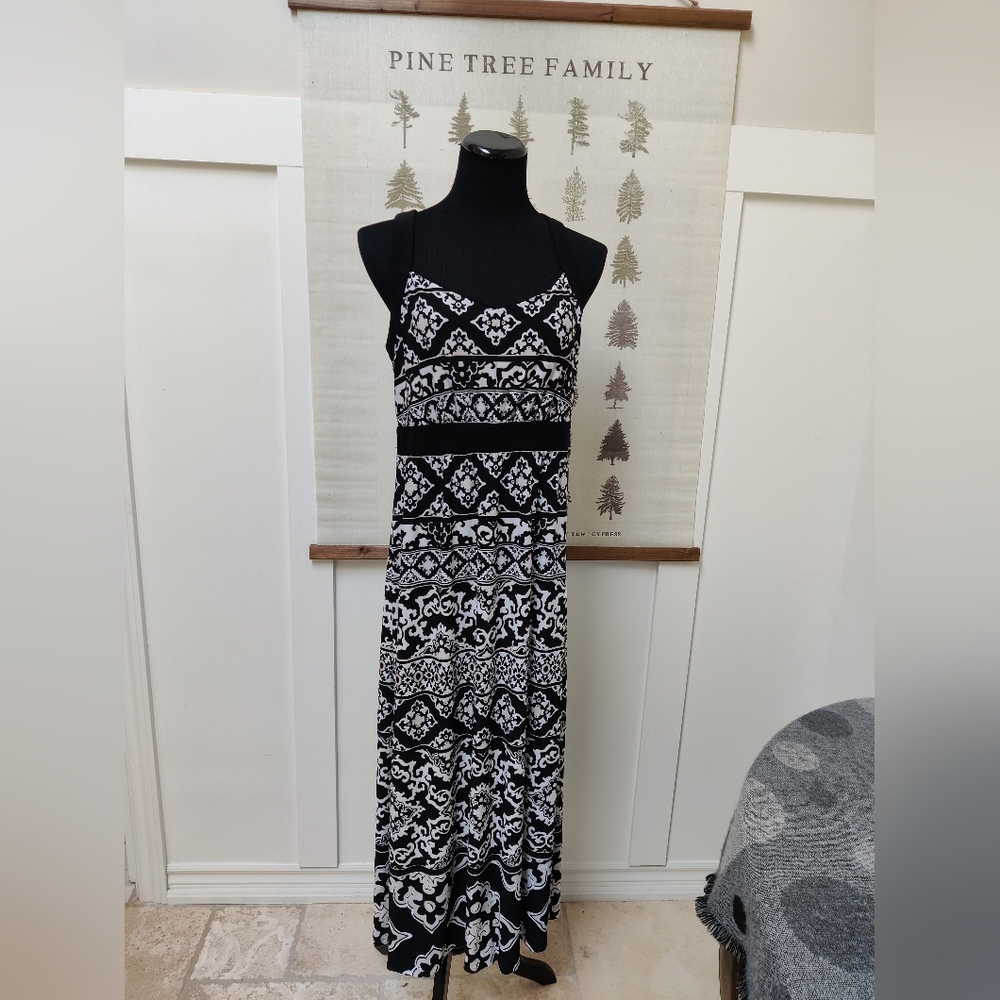 White House Black Market Black & White Maxi Dress – Medium
